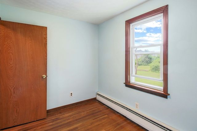 12 Casavan Ave, Shrewsbury, MA 01545