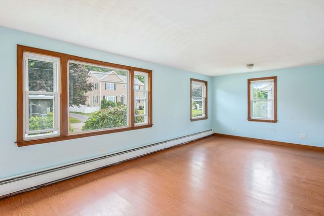 12 Casavan Ave, Shrewsbury, MA 01545
