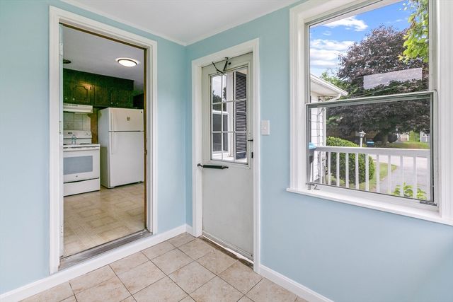 12 Casavan Ave, Shrewsbury, MA 01545