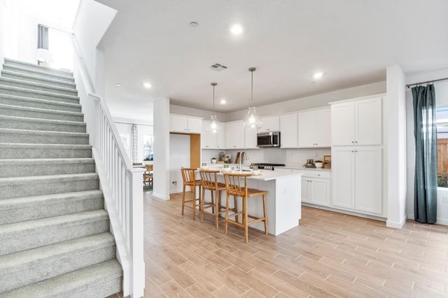 1053 Springtime Avenue, Clovis, CA 93619