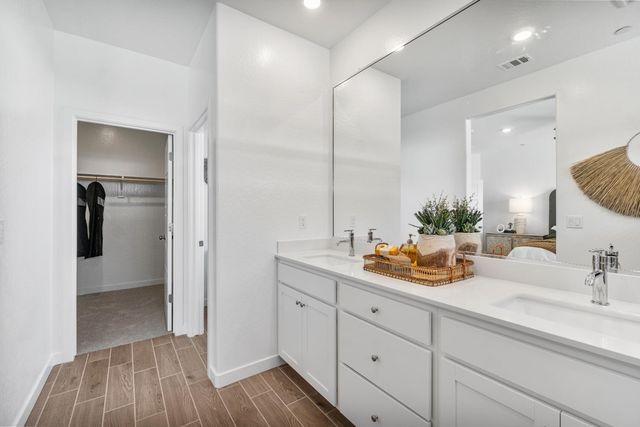 1053 Springtime Avenue, Clovis, CA 93619