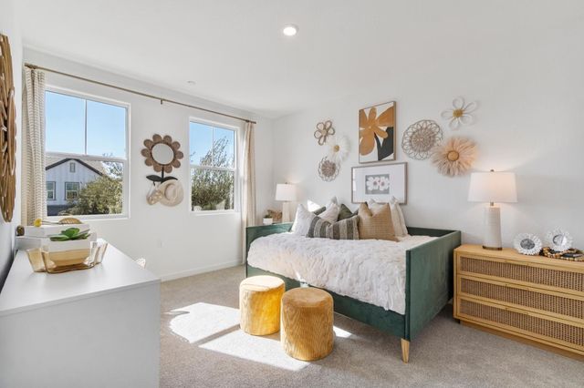 1053 Springtime Avenue, Clovis, CA 93619