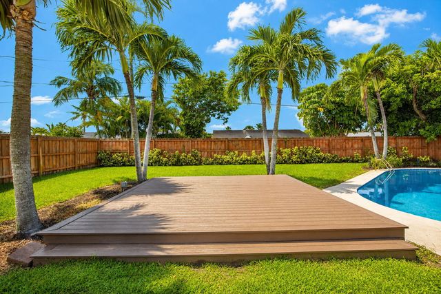 3854 BUTTERCUP Circle S, Palm Beach Gardens, FL 33410