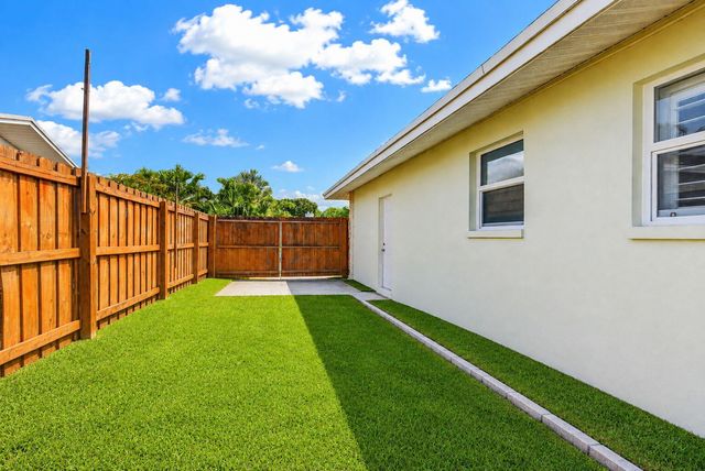 3854 BUTTERCUP Circle S, Palm Beach Gardens, FL 33410