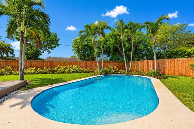 3854 BUTTERCUP Circle S, Palm Beach Gardens, FL 33410