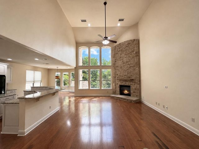 206 Varco DR, Austin, TX 78738