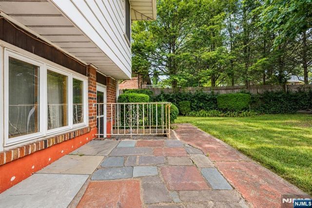 545 Summit Street, Englewood Cliffs, NJ 07632