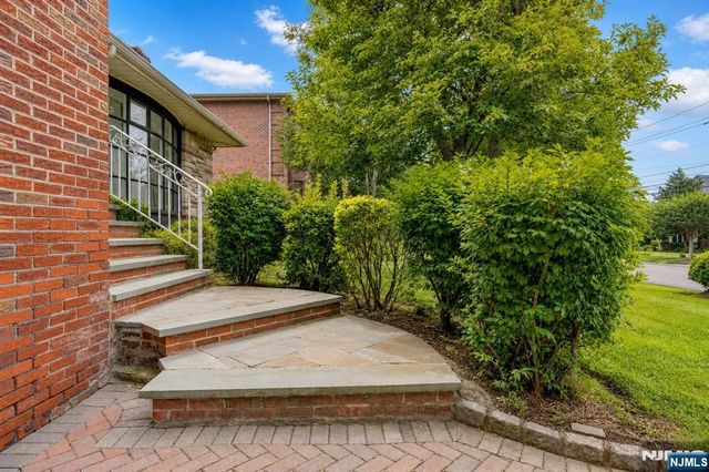 545 Summit Street, Englewood Cliffs, NJ 07632