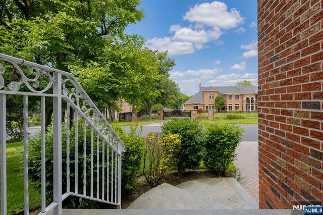 545 Summit Street, Englewood Cliffs, NJ 07632