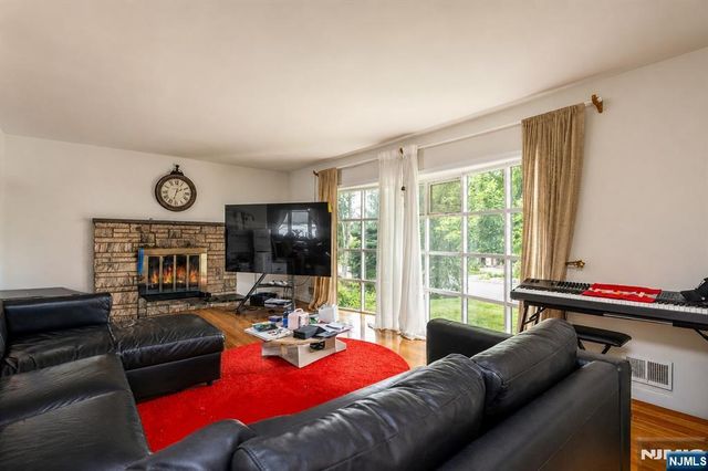 545 Summit Street, Englewood Cliffs, NJ 07632