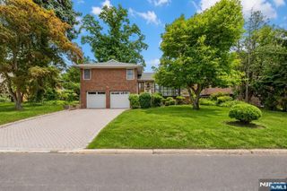 545 Summit Street, Englewood Cliffs, NJ 07632