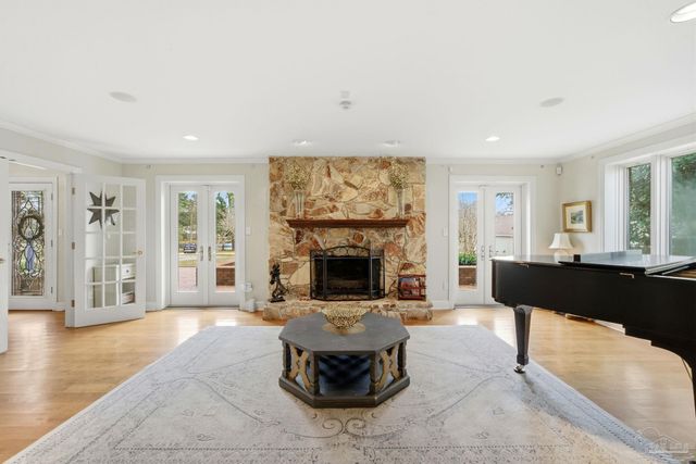 5931 Mills Lake Blvd, Pensacola, FL 32526