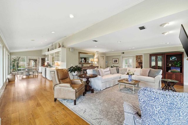 5931 Mills Lake Blvd, Pensacola, FL 32526