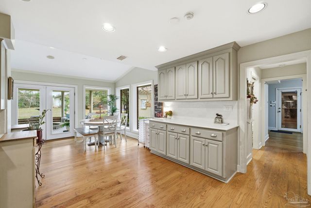 5931 Mills Lake Blvd, Pensacola, FL 32526