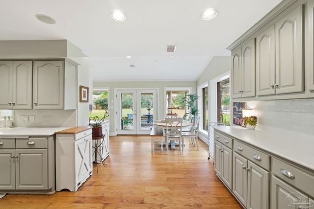 5931 Mills Lake Blvd, Pensacola, FL 32526