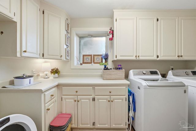 5931 Mills Lake Blvd, Pensacola, FL 32526