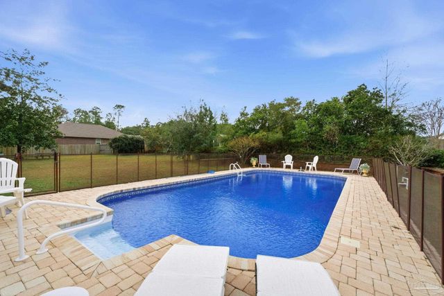5931 Mills Lake Blvd, Pensacola, FL 32526