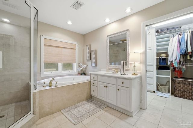 5931 Mills Lake Blvd, Pensacola, FL 32526