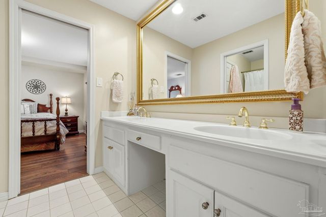 5931 Mills Lake Blvd, Pensacola, FL 32526