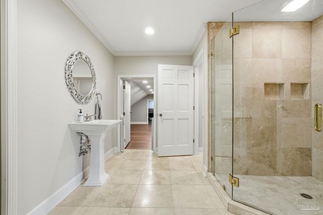 5931 Mills Lake Blvd, Pensacola, FL 32526