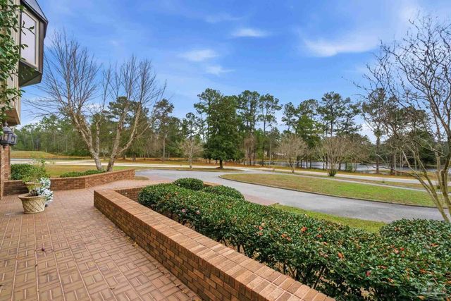 5931 Mills Lake Blvd, Pensacola, FL 32526