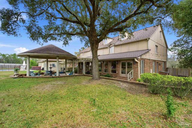 5931 Mills Lake Blvd, Pensacola, FL 32526