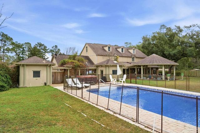 5931 Mills Lake Blvd, Pensacola, FL 32526