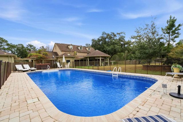 5931 Mills Lake Blvd, Pensacola, FL 32526