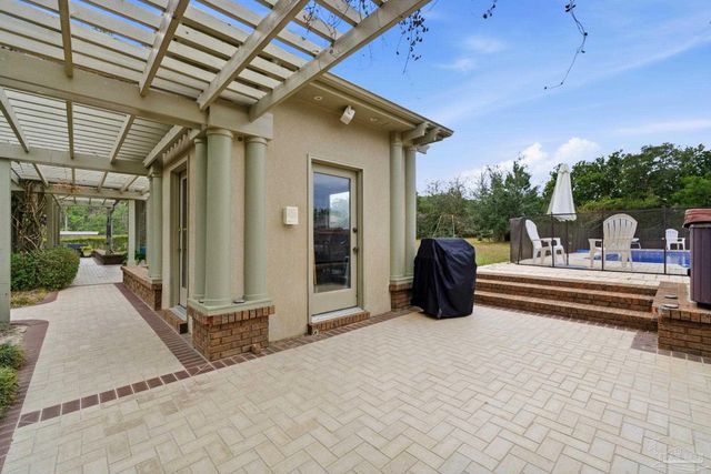 5931 Mills Lake Blvd, Pensacola, FL 32526