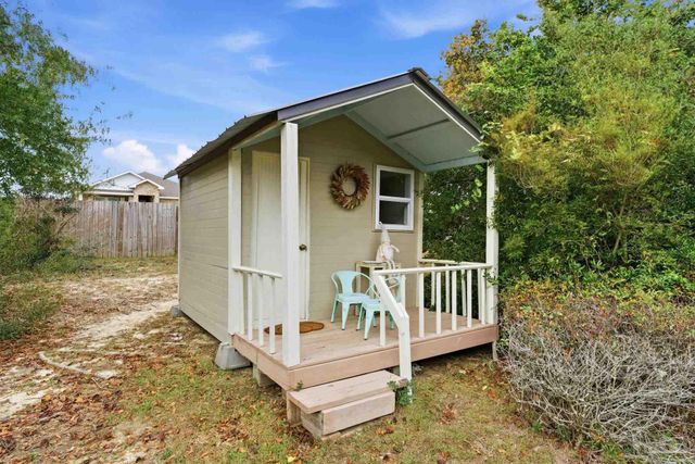 5931 Mills Lake Blvd, Pensacola, FL 32526