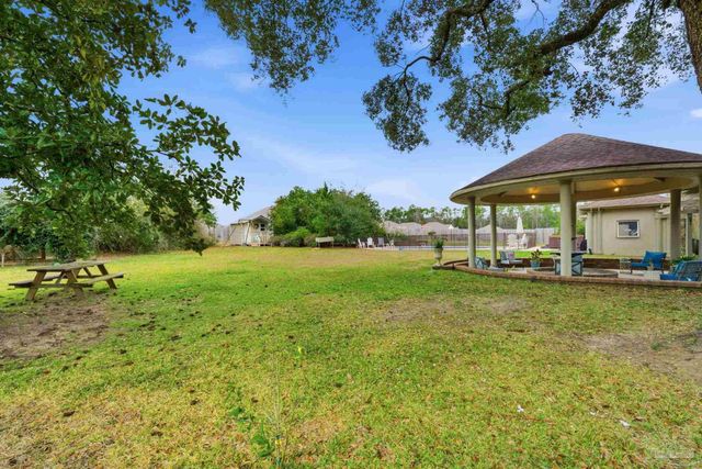 5931 Mills Lake Blvd, Pensacola, FL 32526