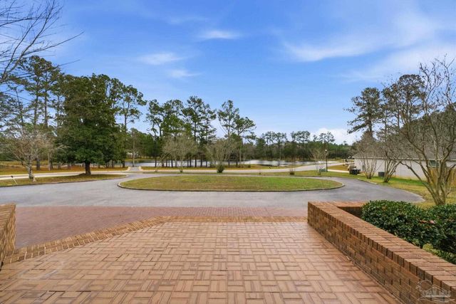 5931 Mills Lake Blvd, Pensacola, FL 32526