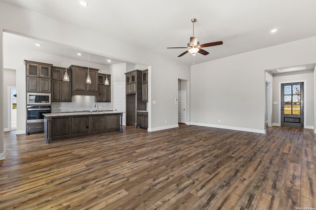 139 Pradera Ridge, Floresville, TX 78114