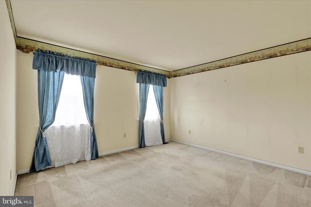 601 MAPLEWOOD DR, Douglassville, PA 19518