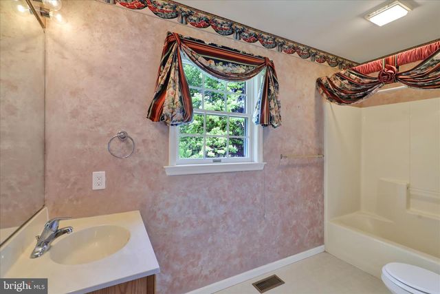 601 MAPLEWOOD DR, Douglassville, PA 19518