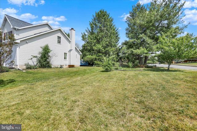 601 MAPLEWOOD DR, Douglassville, PA 19518