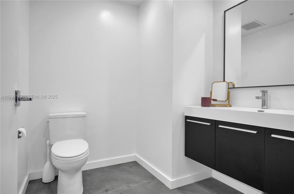 Image 11 of property listing at 3470 E Coast Ave H0606, Miami, FL 33137