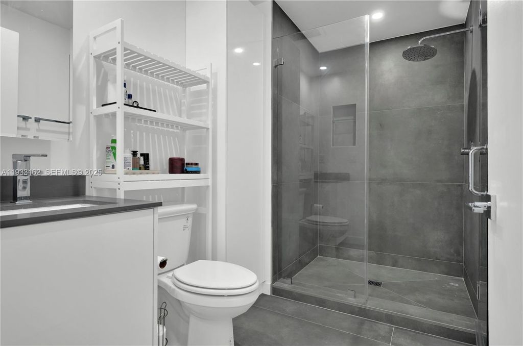 Image 21 of property listing at 3470 E Coast Ave H0606, Miami, FL 33137