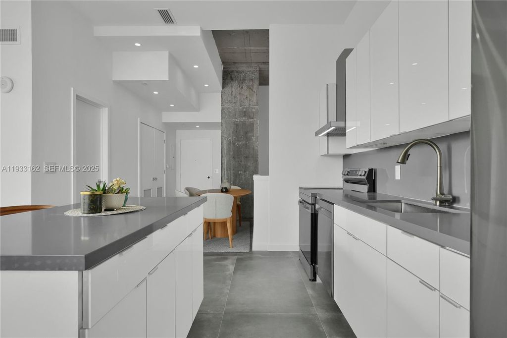 Image 7 of property listing at 3470 E Coast Ave H0606, Miami, FL 33137