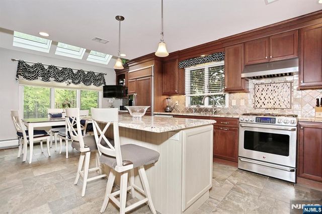 515 Elm Court, Norwood, NJ 07648