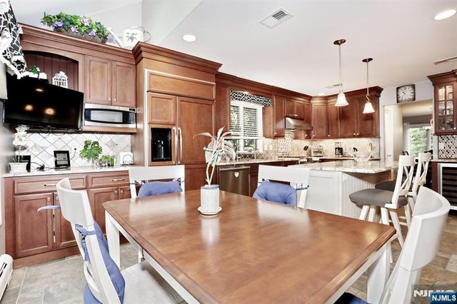 515 Elm Court, Norwood, NJ 07648