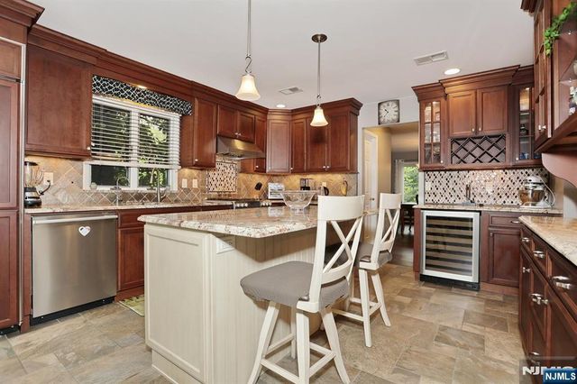 515 Elm Court, Norwood, NJ 07648