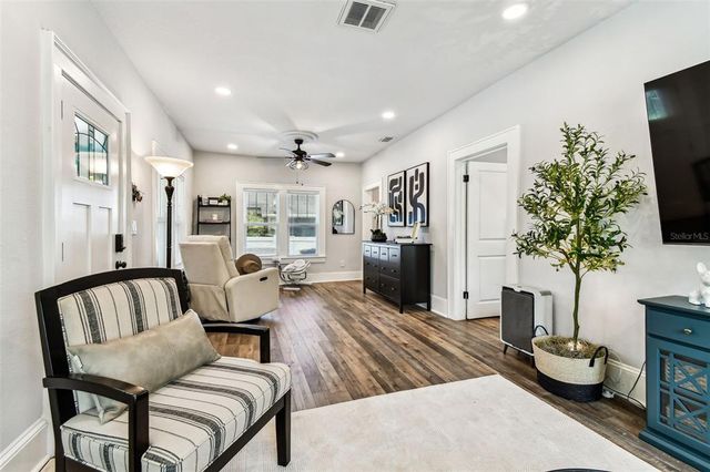 111 W IDA STREET, Tampa, FL 33603