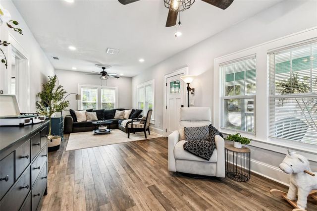 111 W IDA STREET, Tampa, FL 33603
