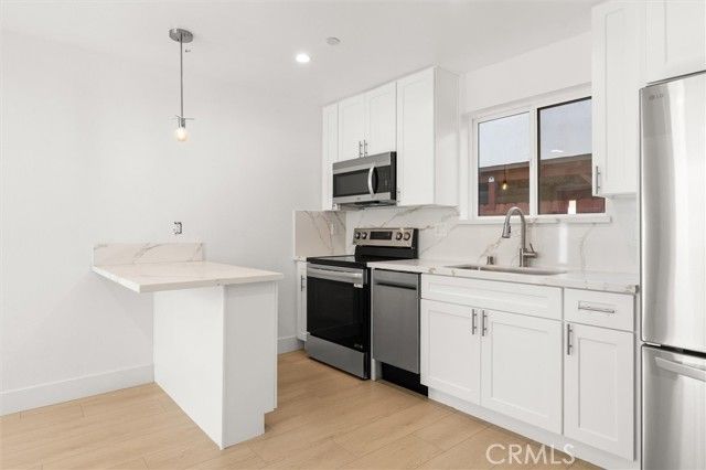 326 S Leslie Way, Los Angeles, CA 90042