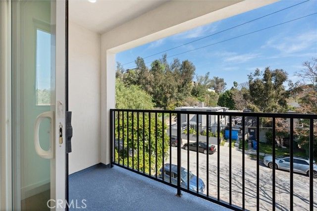 326 S Leslie Way, Los Angeles, CA 90042
