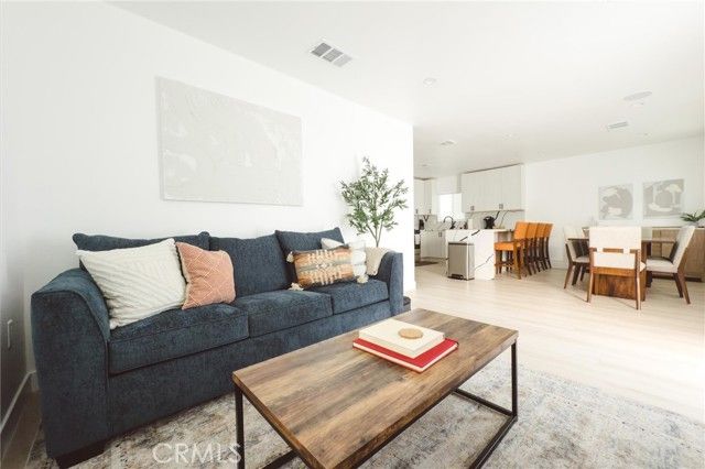 326 S Leslie Way, Los Angeles, CA 90042