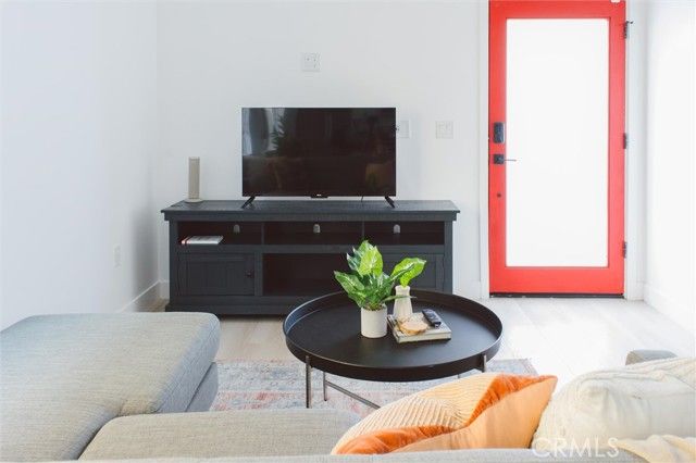 326 S Leslie Way, Los Angeles, CA 90042