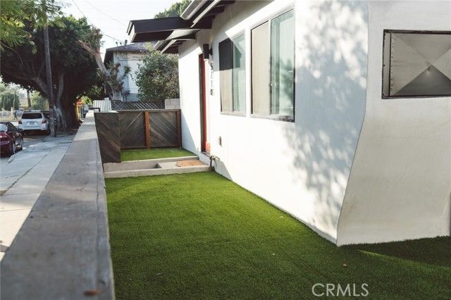 326 S Leslie Way, Los Angeles, CA 90042