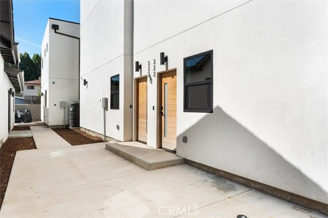 326 S Leslie Way, Los Angeles, CA 90042